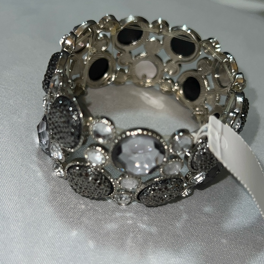 NWT New York & Company crystal stretch bracelet
